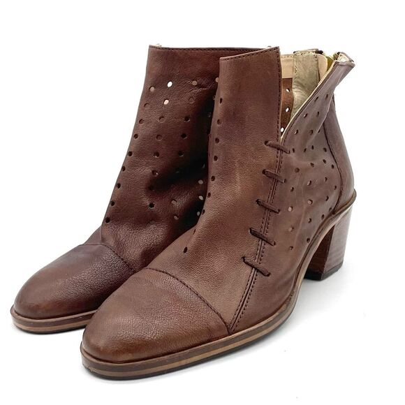 Journee Collection Ulima Leather Block Heel Bootie Walnut Brown Women’s Size 6 - Picture 5 of 16